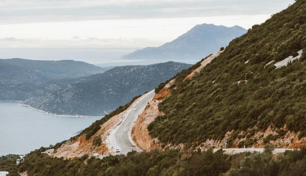 Strada di montagna Grecia - Atypical Vibes