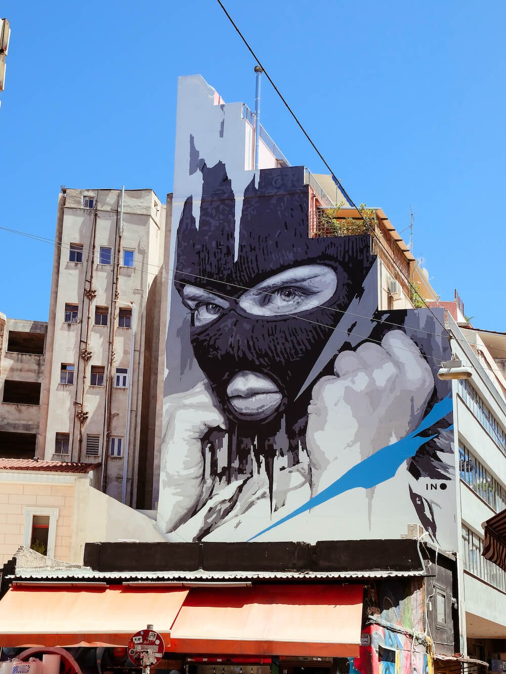 Murales su palazzo - Exarchia Grecia - Atypical Vibes