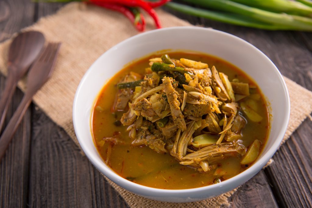 Jackfruit curry - piatto tipico singalese - Atypical Vibes